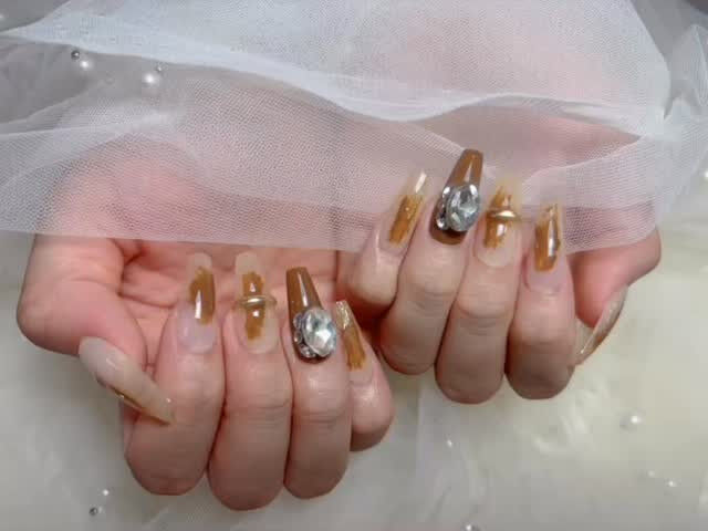 ブラウン×ビジュー